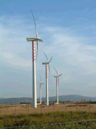 Impianto eolico di Altanurra, gli erogatori pi potenti mai installati in Italia (1,7 MW). Foto: http://enelgreenpower.enel.it/it/gruppo/enel_greenpower/ut_sardegna.html 