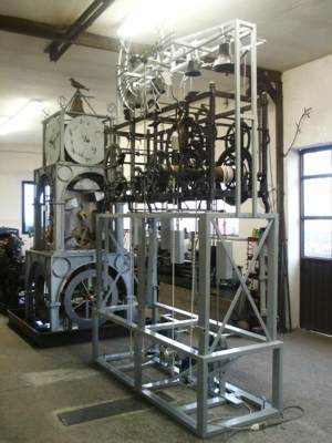 Fratelli Martina, Orologiai di Sua Maest, Orologio di San Filippo Neri, 1751, foto di una fase del restauro presso l'atelier di Alberto Gorla a Cividale Mantovano. Courtesy Stefano Vellano/MIAAO.